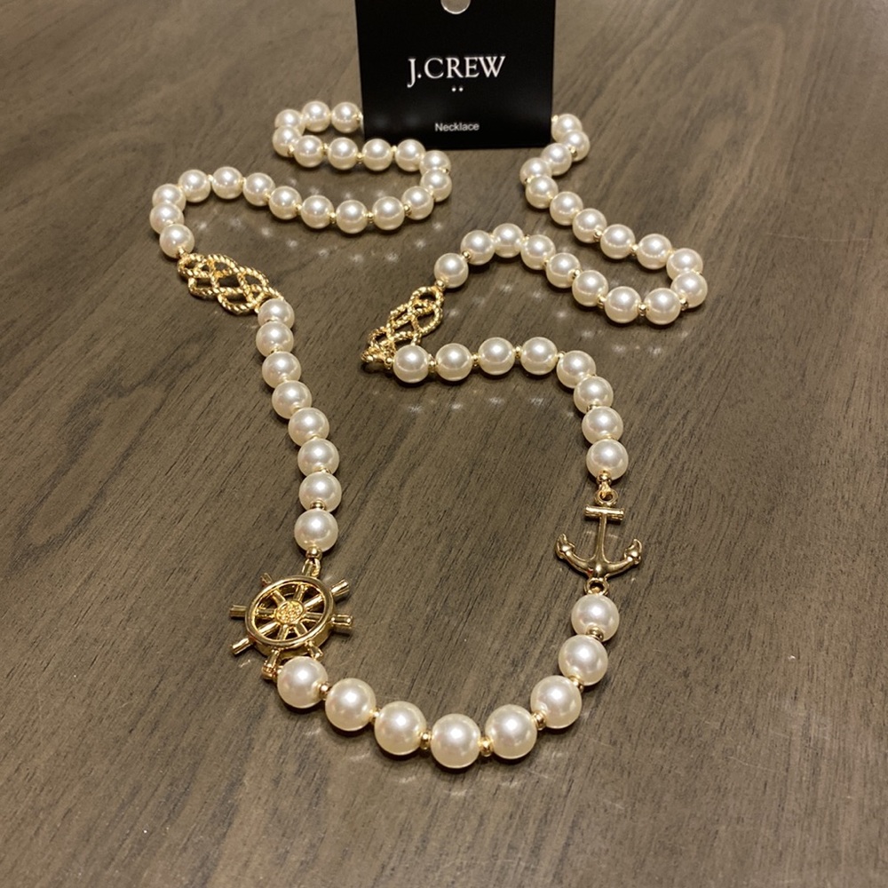 Nautical pendant pearl necklace